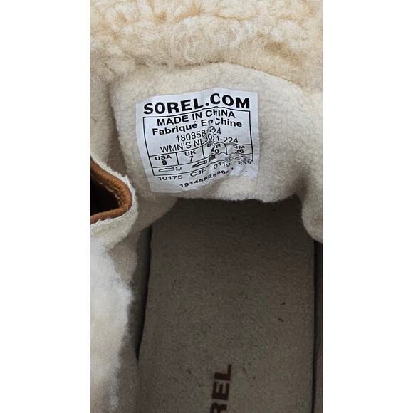 Sorel Joan of Arc Boots - Picture 2 of 11